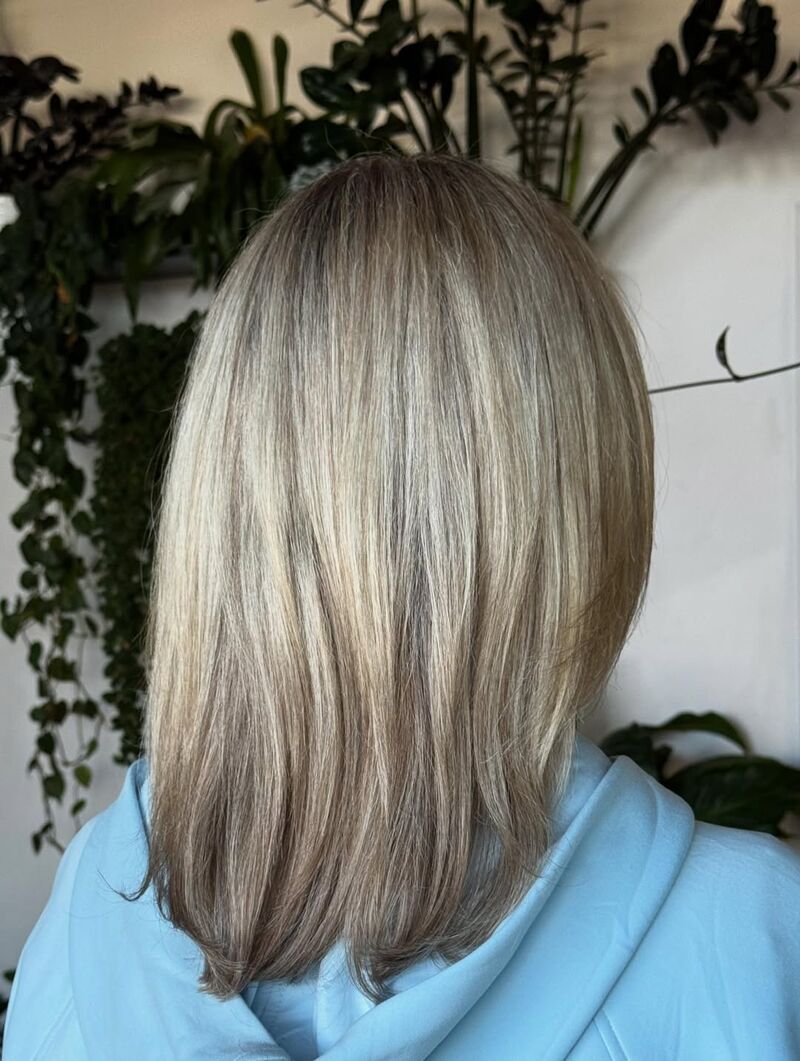 Ash blonde lob with natural dimension